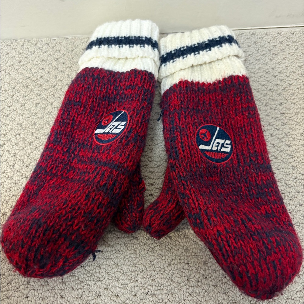 2/$30⚡️- MITTS | Unisex NHL Winnipeg jets heritage classic mitts O/S